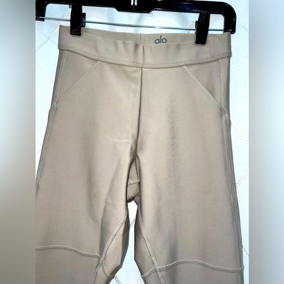 Alo High-Waist Airlift 4 Pocket Utility Legging - Picture 3 of 7